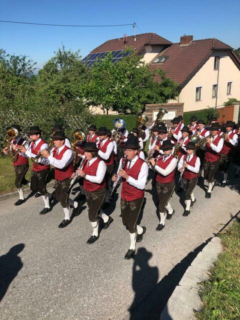 Die Musikerinnen und Musiker des Musikverein Pötting zeigten in St. Agatha eine beachtliche Performance. | Foto: MV Pötting