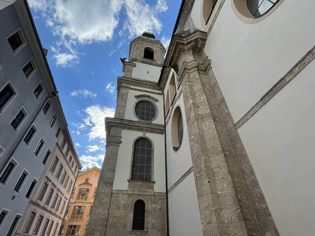 Über den Seiteneingang des Doms können die Deckenfresken noch bis Mitte Oktober besichtigt werden. | Foto: David Zennebe