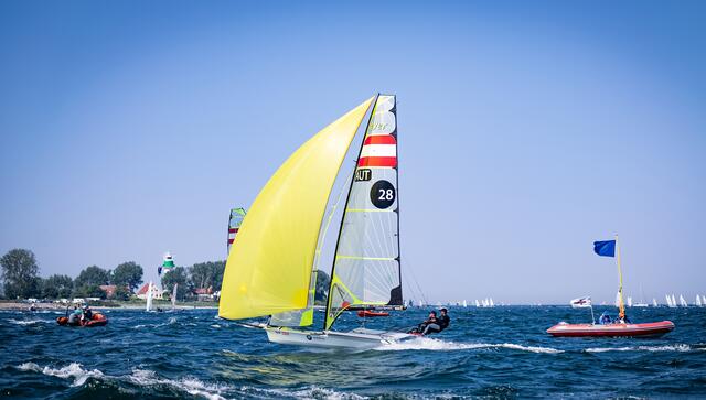Keanu Prettner und Jakob Flachberger um UYC Wolfgangsee verbuchten einen furiosen Start in die Europameisterschaft im dänischen Aarhus.  | Foto: (c) Candidate Sailing | Dominik Matesa