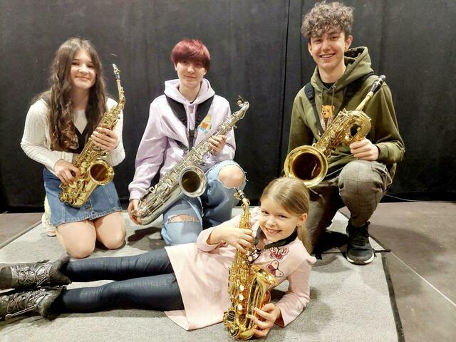 Das „Saxophonquartett Groß St. Florian“ (Altersstufe B) mit Alice Binder, Chiara Zmugg, Mira Platl und Kathleen Starchel unter der Leitung von Musikschul-Dir. Josef Deutschmann – erreichten einen hervorragenden 2. Platz.  | Foto: Musikschule Stainz