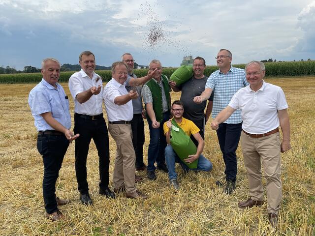 Die Mischung macht's: Peter Kaufmann (Agrariunion), Dieter Hutter, Alois Hausleitner (Agrarunion), Michael Fend, LK-Bezirkssekretär Johann Kaufmann, Markus Sundl, Franz Groß, Markus Lafer und Josef Ober (v.l.). | Foto: RegionalMedien