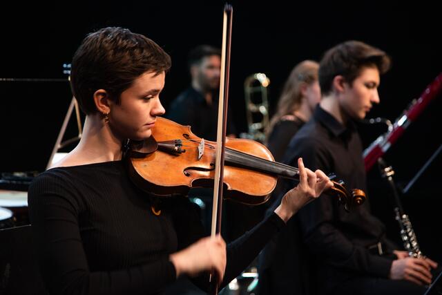 Das junge Kammerorchester „Camerata Musica Reno“ unter Tobias Grabher spielt Stücke zum Thema Klimawandel | Foto: Franziska Hehle