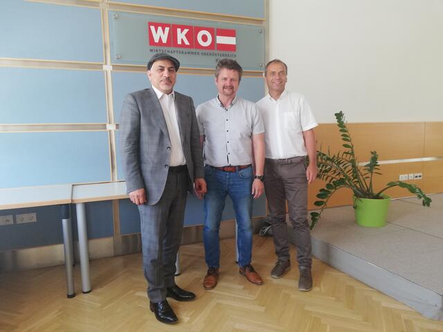 Hamid Reza Salehi, Dietmar Ruttensteiner, Siegfried Pramhas (v.li.) beim Besuch in der Wirtschaftskammer Kirchdorf. | Foto: Ruttensteiner Consulting