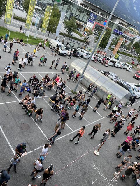 Insgesamt wird zwei Stunden lang durch Innsbruck gecruised. | Foto: Rosa Schmitz
