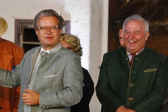 Auch der neue Landeshauptmann der Steiermark Christopher Drexler (l.) und sein Vorgänger Hermann Schützenhöfer genossen den Theaterabend auf der Brandlucken. | Foto: RegionalMedien Hofmüller