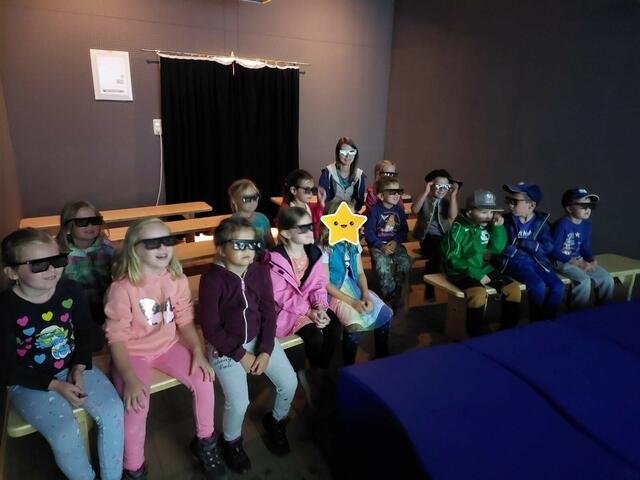 Spannung im Nationalpark-Kino: Die Kinder waren sichtlich begeistert. | Foto: Kindergarten Landl