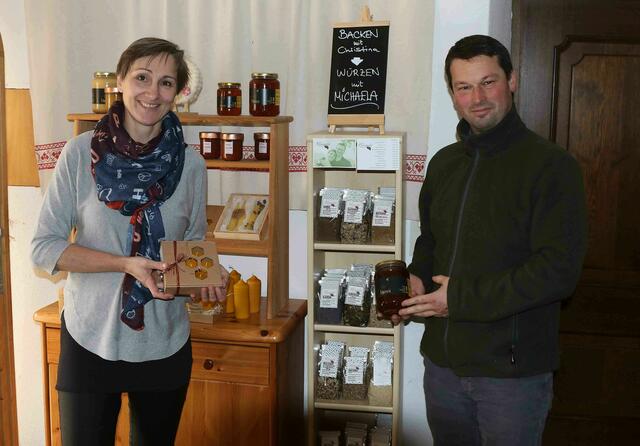 Michaela und Herbert Simmel bewirtschaften den Hof in Putzleinsdorf. | Foto: Foto: gawe