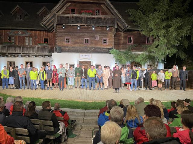 Das gesamte Team vom Huab’n Theater vor und hinter der Bühne leistete wieder großartige Arbeit. | Foto: RegionalMedien Hofmüller