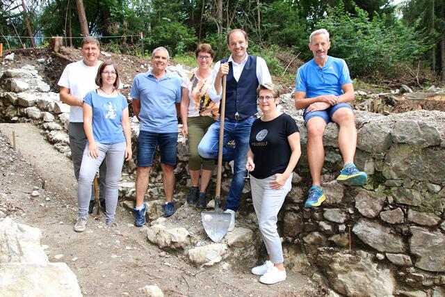 V.l.: Hubert Ilsinger und Jessica Keil (Uni Innsbruck), W. Reichart, M. Knapp, Bgm. Stefan Schiestl, S. Brunner, Ch. Hechenblaickner. | Foto: Fotos: Walpoth