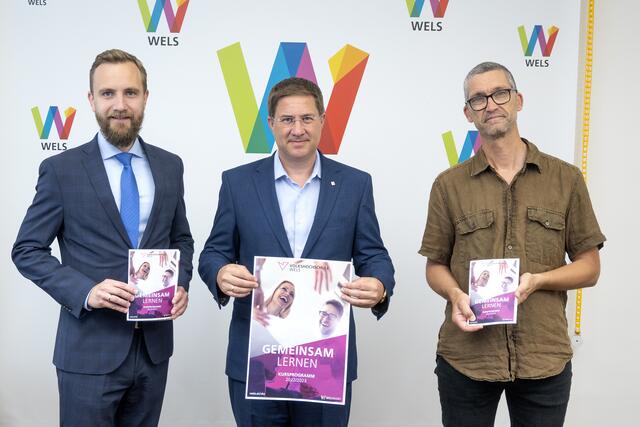 (v.l.l) Stadtrat Martin Oberndorfer, Bürgermeister Andreas Rabl und Stefan Haslinger (Dienststelle Veranstaltungsservice und VHS). | Foto: Stadt Wels