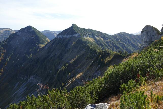 Blick vom Regenspitz-Anstieg Richtung Gennerhorn (links) und Gruberhorn (Bildmitte).  | Foto: Thomas Neuhold