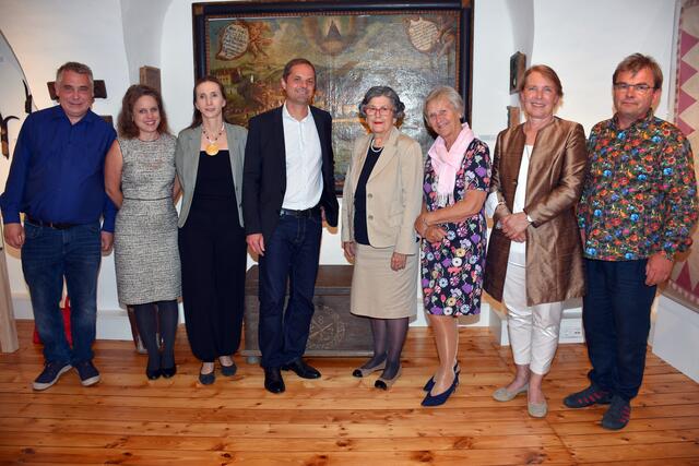 Stadtmuseum Grein eröffnet. Das Führungs-Team im Stadttheater und Stadtmuseum.  | Foto: Robert Zinterhof