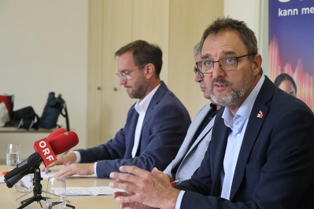 AK-Präsident Gerhard Michalitsch erläuterte die Gründe für das neue Gebäude. | Foto: Kathrin Haider