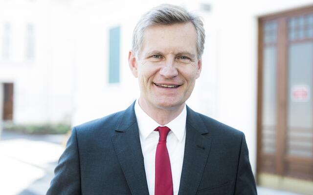  "Einen Ausfall oder eine Mangelversorgung können wir dank unserer Energiezentrale über Ersatzsysteme ausgleichen", sagt LKH-Betriebsdirektor Gebhard Falzberger. | Foto: M. Kanizaj/LKH-Univ. Klinikum Graz 