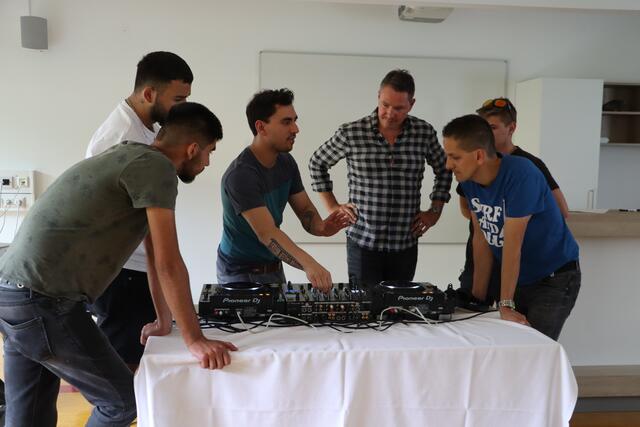 Lernen, wie ein DJ arbeitet mit DJ Outside. | Foto: Siegele