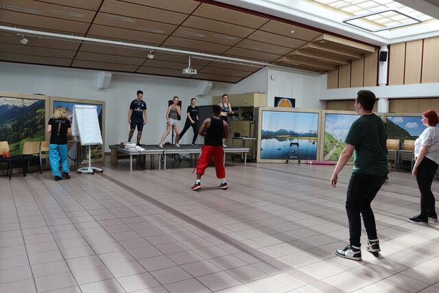 Zumba mit Mr. Wilson | Foto: Siegele