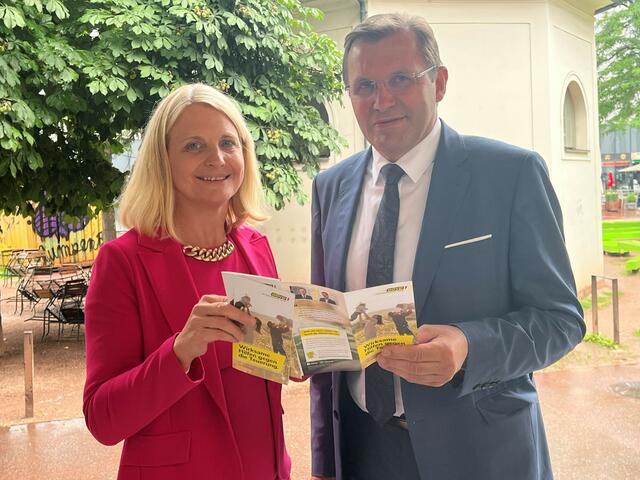OÖVP-Bezirksparteiobfrau und Landtagsabgeordnete Gertraud Scheiblberger und Landtagsabgeordneter Georg Ecker.  | Foto: OÖVP Landtagsklub