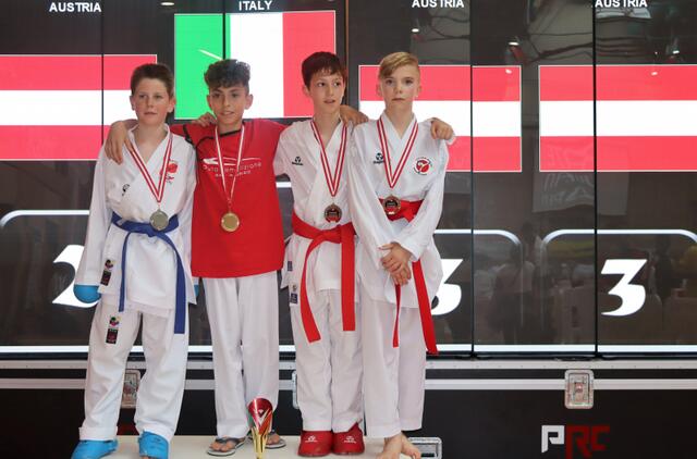 Fabian Bsteh (rechts) ergattert in Wals einen Stockerplatz. | Foto: ASKÖ Karate SEI BU KAN Neuhofen