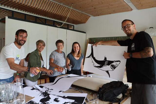 Schnupperten auch durch die Workshops: Thomas Rudig, Martina Bombardelli, Johanna Ruetz und Maria Coma (v.li.) mit Künstler FÄt Toni. | Foto: Siegele