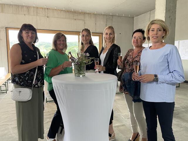 Die guten Seelen des Catering Unternehmens.  | Foto: Elisabeth Kloiber
