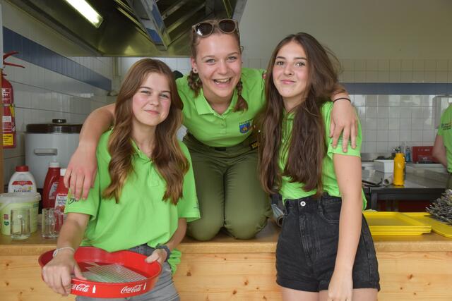 Fleißige Helferinnen | Foto: Michael Strini
