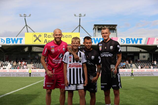 Ausgezeichnet: Alexander Schlager, Sascha Horvath und Thomas Goiginger wurden von den LASK-Fans zu den drei beliebtesten Spielern gewählt. | Foto: Reischl