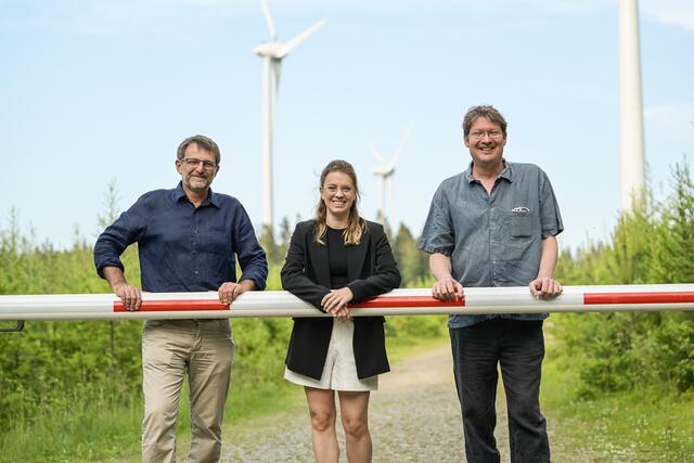 Auf Tour in der Oststeiermark: LAbg. Andreas Lackner, LAbg. Lara Köck, Georg Kury, GR Pöllau sowie Planer des Windparks Masenberg | Foto: Podesser