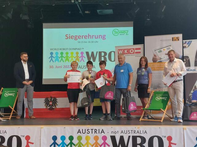 Erstmals holte sich ein Team der Mittelschule Riedau den Sieg in der Elementary-Wertung. Hier hatten Jonas Lindinger, Henrik Leitner und Noah Grafendorfer die Nase vorn.  | Foto: Mittelschule Riedau