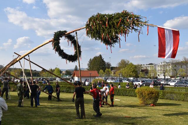 Maibaumaufstellen | Foto: Michael Strini