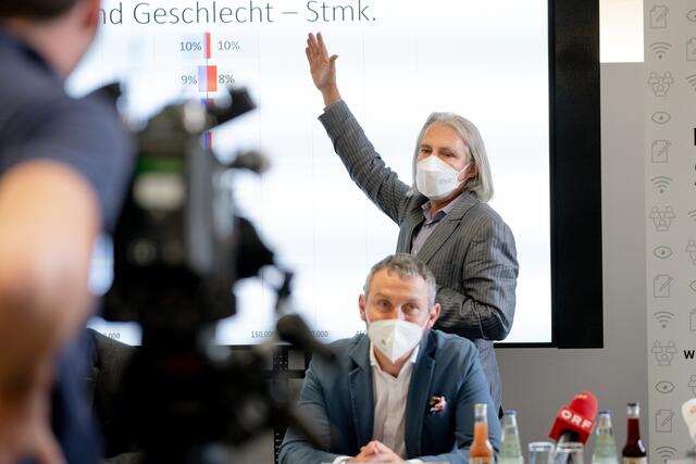 Infektiologe Bernhard Haas analysiert die aktuelle Lage in der Steiermark. | Foto: Land Steiermark/Robert Binder