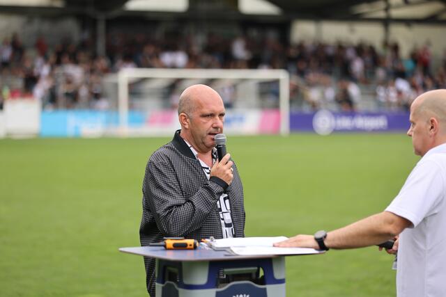 Ralf Muhr wurde den LASK-Fans offiziell vorgestellt. | Foto: Reischl