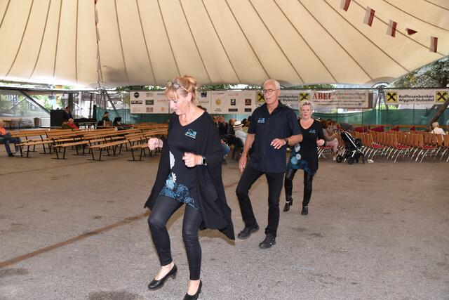 Die Line-Dancer schwangen zum Abschluss noch das Tanzbein | Foto: Kainz