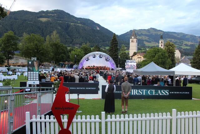 traumhafte Kulisse für das Open Air im Pfarraupark