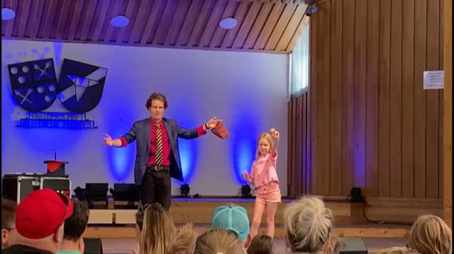 Der amtierende deutsche Vizemeister in der Sparte Comedy-Magic, René Flotscher holte Lotta auf die Bühne | Foto: privat