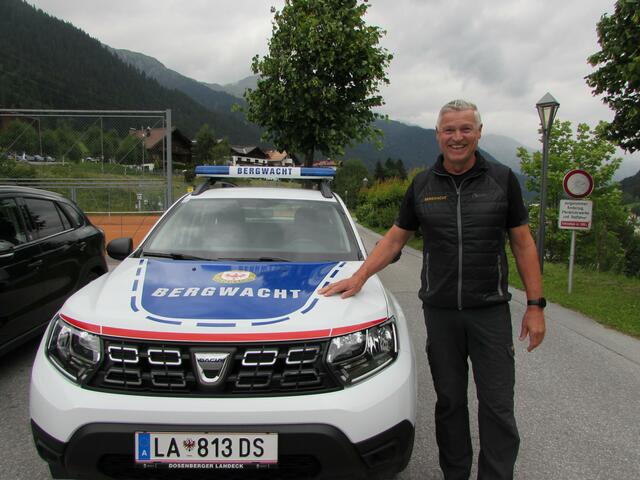 Einsatzstellenleiter Stefan Scherl war mit dem neuen Auto der Bergwacht Sannatal bei der Fahrzeugsegnung in St. Anton dabei. 