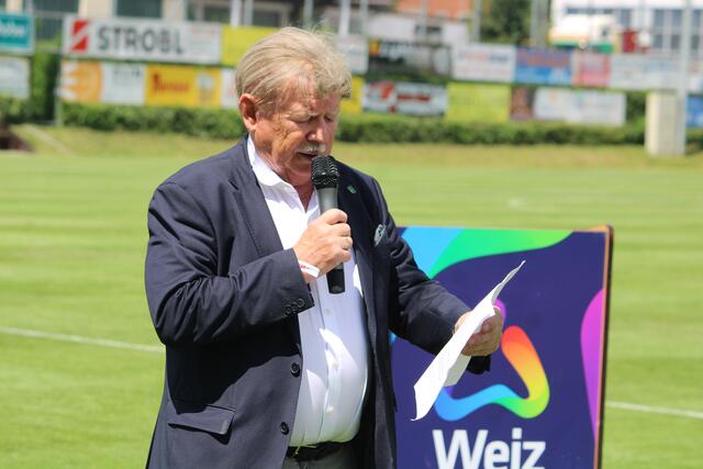 Obmann des SC ELIN Weiz, Werner Laschober bedankte sich auch für die gute Zusammenarbeit mit der Stadt Weiz. | Foto: RegionalMedien Hofmüller