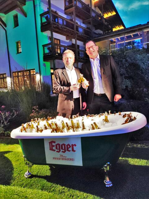 von li.: Hans Holzer (AMI Promarketing) und Frank von der Heijden (GF Egger Privat-Brauerei und Open Air Sponsor)