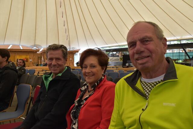 Unter den Zuhörern am Sonntag: Karlheinz Töchterle mit Gattin Maria und Ernst Künz | Foto: Kainz