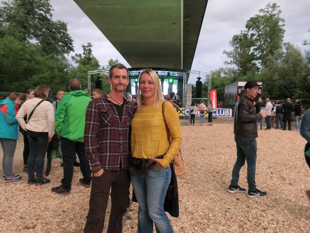 Claudia und Richard mit dem Wohnmobil in Emmersdorf.