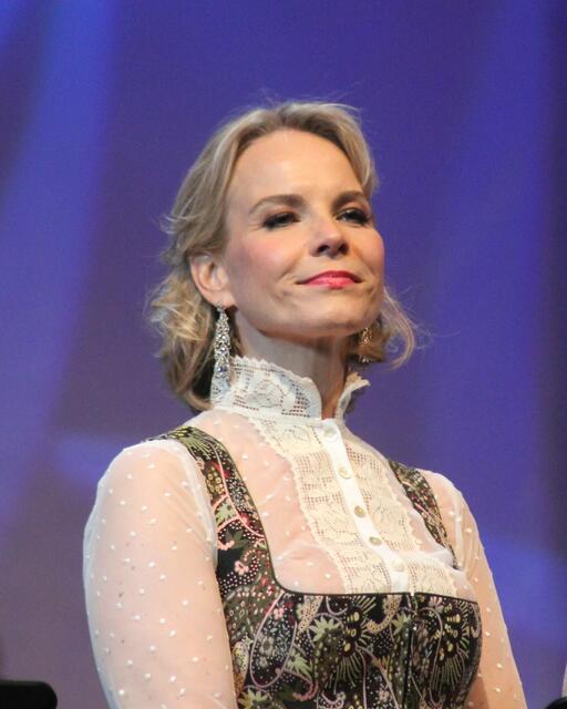 immer wieder fesch im Dirndl - Elina Garanca