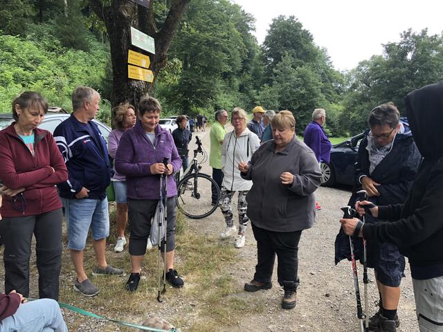 Treffpunkt 10. Juli 2022, 10 Uhr, am Parkplatz nahe der Augustinerhütte. Von da an gings ins Schwechat-Wasser