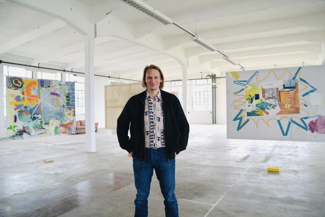 Die Bilder von Georg Frauenschuh hängen im 2. Stock der Fabrik. | Foto: Pilz