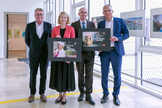 Präsentierten neue Impfkampagne: Rainer Reichl (Geschäftsführer der Agentur Reichl und Partner), LH-Stellvertreterin Christine Haberlander, Univ.-Prof. Prim. Bernd Lamprecht und Impfkoordinator Gerhard Durstberger. | Foto: Land OÖ/Margot Haag