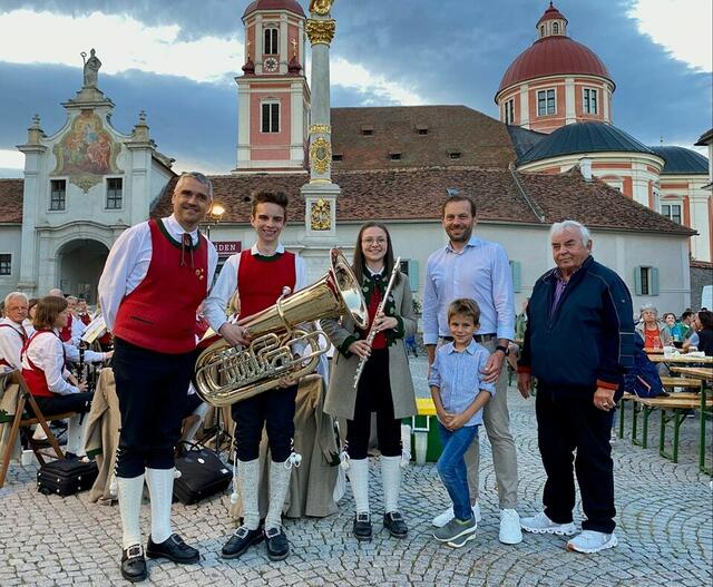 Ein besonderes Highlight stellte die Übergabe von zwei neuen Musikinstrumenten. Die Musikkapelle Pöllau schaffte mit der finanziellen Unterstützung von der Privatstiftung der Sparkasse Pöllau eine Tuba und eine Querflöte an. | Foto: Elena Rohrhofer