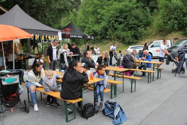 Am Marktplatz tumelten sich die Besucher...  | Foto: Thurner