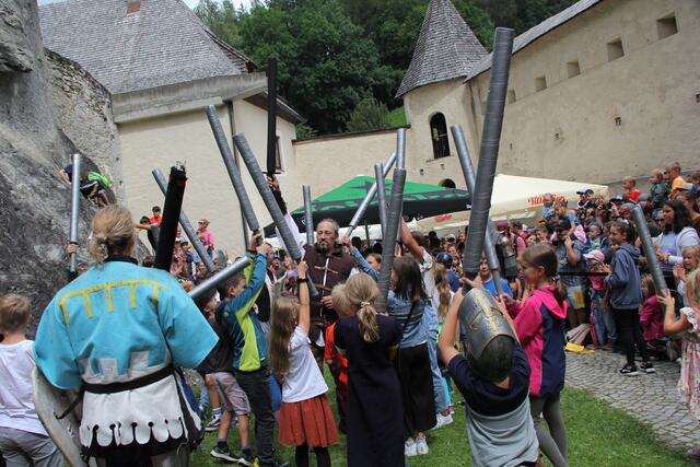 Die heroischen Sieger! Ein Sieg für unsere kleinen Ritter!  | Foto: Thurner