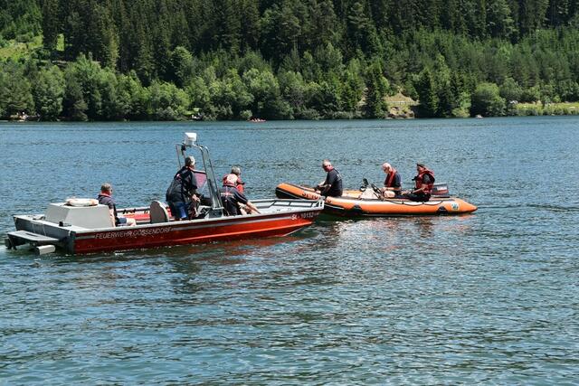 Die verschiedenen Bootstypen stellen die Schiffsführer und ihre Mannschaften vor immer neue Herausforderungen bei der Wasserdienstübung am Stausee Soboth. | Foto: Andreas Polz, Wasserdienstbeauftragter der FF Freidorf