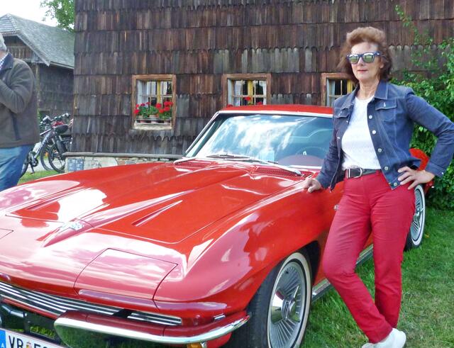 Waltraud liebt schnelle Autos....