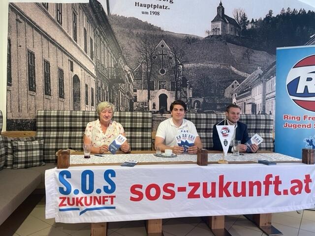 Helga Kügerl, Alessandro Kopeter &amp; Karl Friedrich (v.l.n.r.) beim Präsentieren des 10-Punkte-Plans | Foto: Neumayer Andreas
