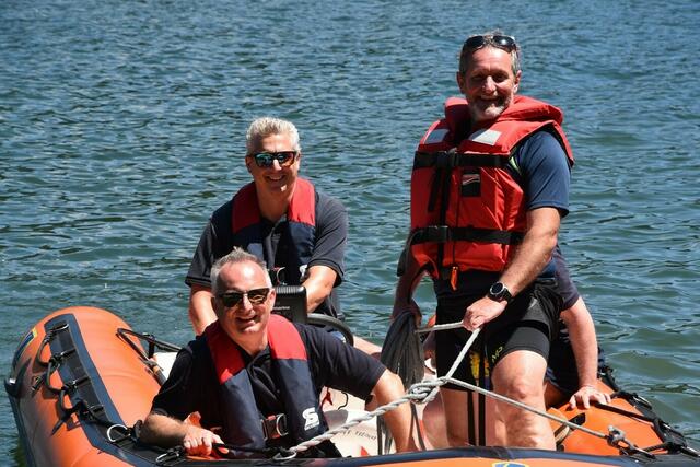 Spaß muss sein auch bei einer Wasserdienstübung. Das herrliche Klima am Stausee Soboth macht es möglich. | Foto: Andreas Polz, Wasserdienstbeauftragter der FF Freidorf